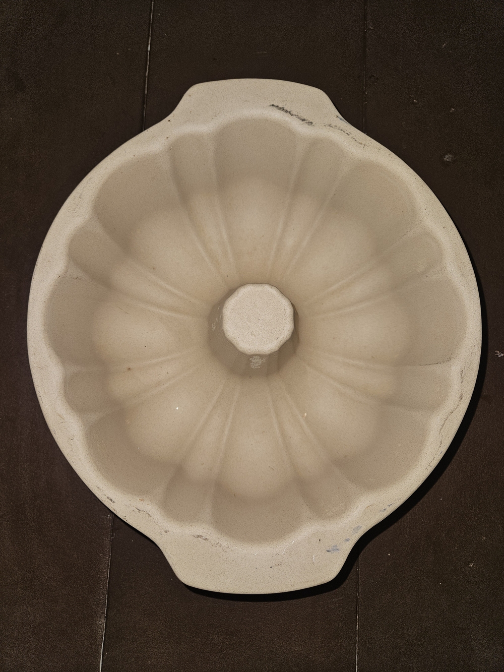 Pampered Chef Family Heritage Stoneware Fluted Bundt Pan